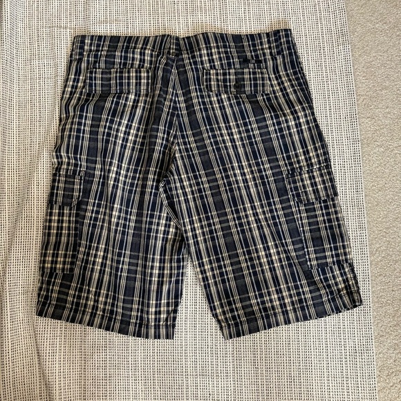 LL Cool J men’s plaid cargo shorts. Waist size 38. - Picture 2 of 8